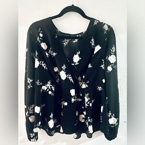 NWOT TORRID BLACK SHEER BLOUSE WITH PALE PINK FLORAL PATTERN SHEER SLEEVES SZ 1